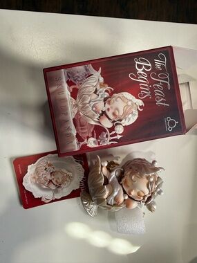 Skullpanda The Feast Begins Figurine – Pearl White & Gold